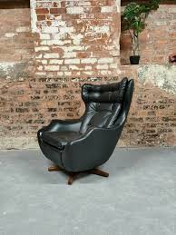Find here detailed information about reupholstery work can be done on everything from padded dining room chairs to overstuffed recliners. Parker Knoll Statesman Egg Chair In Black Vinyl