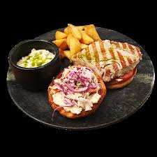 Sanduiche De Atum Waimea Servido Com Molho Tartaro Salada De Repolho Coleslaw Rodelas De Tomate E Acompanha Porcao De Batatas Fritas Rusticas Foto De Sao Paulo Estado De Sao Paulo Tripadvisor