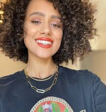 ¿buscas cabello chino mujer corto de gran calidad a los mejores precios? 5 Cortes De Cabello Rizado Que Haran Rebotar Tu Melena Durante La Primavera Vogue Mexico Y Latinoamerica