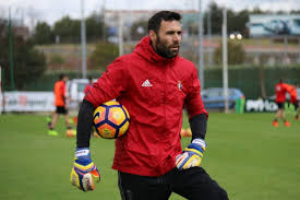 Salvatore Sirigu, en Tajonar con Osasuna - Osasuna 1920