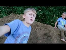 Her parents divorced when she was very young, and her father got remarried. Cool Kids Only 300 Foot Dirt Hill Noah Atwood Vlogs Ø³Ù„Ø·Ù†Ø© Ø¹Ù…Ø§Ù† Vlipa Lv
