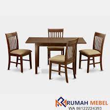 Meja tersebut dapat menampung hingga 10 orang dan dilengkapi dengan satu set enam kursi yang serasi. Meja Makan Jati Minimalis Modern Rumah Mebel