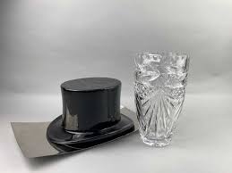 More than a simple decorative vase, the crystal vase is a central part of the decoration of your home. Lot 46 A Modern Crystal Vase Ceramic Top Hat And A