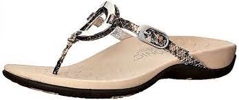 Best Womens Sandals For Travel 2021 10 Cute And Comfortable Shoes Old Lady Shoes Supportive Sandals Womens Sandals