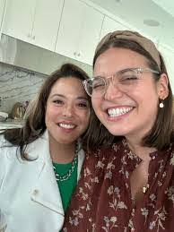 Deborah Keeter's Instagram, Twitter & Facebook