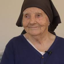 100yr old Annunziata makes a fregola pasta soup from Sardinia