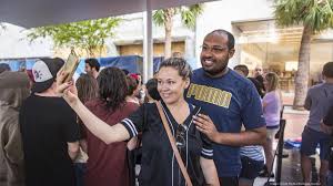 Head to south beach and discover all the miami town by the sea has to offer, from nightlife to dining to beachside yoga. Iphone 8 Release Draws Crowds To Lincoln Road Mall In Miami Beach Photos South Florida Business Journal