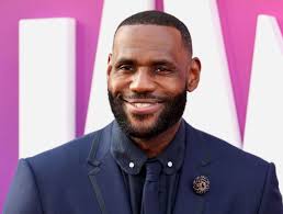 El debut de LeBron James en "Space Jam" lo convierte en rey de la taquilla