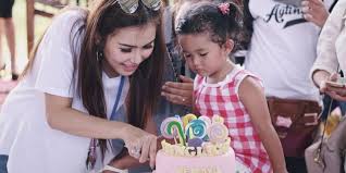 Semoga bermanfaat buat kalian yang susah buat nyelesaiin kelas. Komentar Foto Pakai Bahasa Inggris Ayu Ting Ting Di Bully Dream Co Id