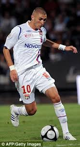 Karim benzema est surement l'un des meilleurs joueurs voir le meilleur joueur formé à les plus beaux buts de benzema à lyon commentés par grégoire margotton et. Hands Off United Lyon Plan To Keep Hold Of Star Man Benzema Daily Mail Online