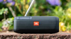 A wall mount speaker frees up shelf, floor or table space and allows for an ambient audio experience. Der Jbl Tuner Im Test Bluetooth Lautsprecher Digital Radio Techtest
