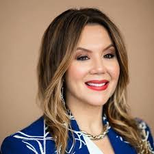 Melanie Ray's Instagram, Twitter & Facebook