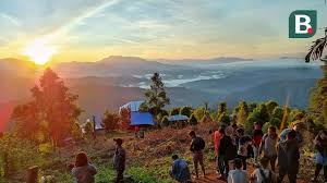 Matahari terbit tidak sama dengan fajar, di mana langit mulai terang, beberapa waktu sebelum matahari muncul, mengakhiri twilight (peristiwa cahaya matahari terlihat mulai akhir senja hingga fajar). 31 Kata Kata Mutiara Tentang Sunrise Cocok Jadi Caption Media Sosial Ragam Bola Com