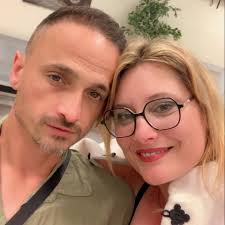 Mon endroit préféré, c'est à tes côtés.”