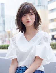 小顔ミディアム大人かわいいグレージュヘアスタイル ヘアカタログ