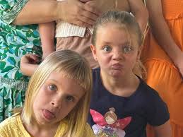 Can someone crop out the family in the background?