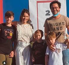 Esta mañana a las 9:30 hs nació la primera hija en común de pampita y roberto garcía moritán en la suite presidencial del sanatorio otamendi . Pampita Acompano A Sus Hijos Al Primer Dia De Clases Y Lucio La Panza De Cuatro Meses Tn