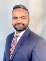 Robert Kinloch's Instagram, Twitter & Facebook