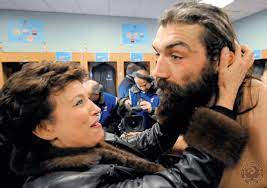 Modifier jenifer , de son vrai nom jenifer bartoli , née le 15 novembre 1982 à nice , est une chanteuse et actrice française. Reponse Aux Admirateurs De Chabal Melee Relevee