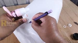 Buat lubang pada dinding untuk menggantung dispenser (paku sudah disediakan). 3 Inspirasi Membuat Tempat Cuci Tangan Dari Barang Bekas Untuk Cegah Corona Kumparan Com