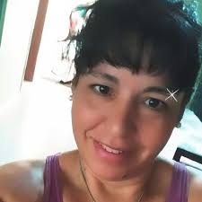 Feliz jueves criaturas de la creación, sé que parezco inalcanzable y les  puede dar vergüenza hablarme, pero soy como todos, sólo mándenme un mensaje  casual: "Hola su majestad, lamento interrumpir su existencia"