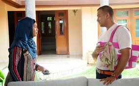 Diadaptasi dari novel 2013 bertajuk sama karya syikin zainal, siri ini memulakan tayangan perdana di astro ria dari 27 oktober 2014 hingga 9 mac 2015. Drama Suamiku Encik Sotong