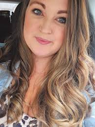 Last minute hairstylist for Christmas pictures?