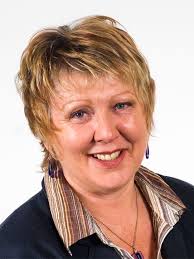 Eleanor Burnham's Instagram, Twitter & Facebook