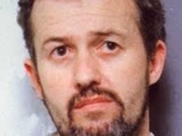 Barry Bennell wedi'i gyhuddo o 12 trosedd ryw yn erbyn plant