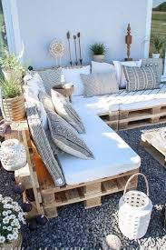 Diy Palettenlounge Dekorationsideen F R Terrasse Und Garten Dekorationsidee Dekorationsi In 2020 Pallet Garden Furniture Pallet Furniture Outdoor Pallet Lounge