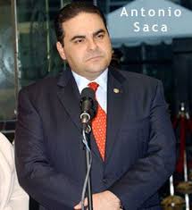 Antonio Saca Is A Famous Celebrity In El Salvador He S The President Of El Salvador And Now Is A Sportscaster His Famous Celebrities Suit Jacket Celebrities
