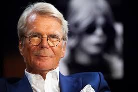 Toimittaja Daniel Olin ottaa vastaan vieraita