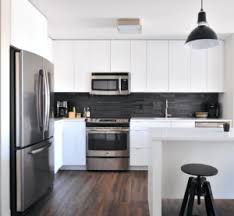 Si usted está buscando un estilo que haga de su cocina un lugar sencillo y limpio, entonces el estilo de decoración nórdico o escandinavo es el ideal para usted. Tienda De Cocinas En Irun Como Distribuir Cocinas Pequenas Cocinas En Irun Zurione
