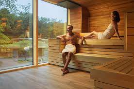 Ga voor een diepe cleanse en zweet alle gifstoffen uit je lichaam in een van hun vele sauna's. Sauna Arrangement Inclusief Overnachting Kontakt Der Kontinenten