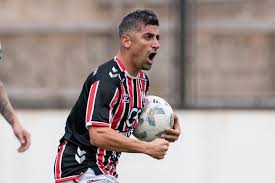 SportsCenter ESPN | 👊 ¡¡AGÓNICO EMPATE FUNEBRERO EN SAN MARTÍN!! 🔥 Chacarita (10°) rescató un épico 2-2 ante Racing de Córdoba (14°) por la f... | Instagram