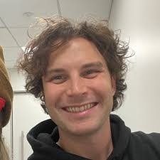 Carin Sampson's Instagram, Twitter & Facebook