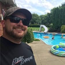 Jeff Holmquist's Instagram, Twitter & Facebook