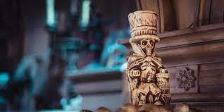 One Thousand Disneyland Guests Wait Hours To Purchase Hatbox Ghost Tiki Mug Hatbox Ghost Disneyland Disney World