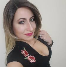 Peluca life 😍🙌🏻 S H A R E 👭 C O M P A R T A N !  https://love-for-bling-boutique.myshopify.com/collections/wigs Over 150  styles!!!! 😍🙌🏻 Toma toma toma 💇🏼 Isn't it crazy how