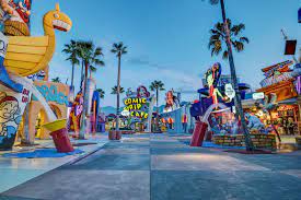 It S All About The Comics In The Toon Lagoon Section Of Islands Of Adventure Here You Can Universal Studios Rides Universal Studios Theme Park Universal Parks