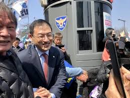 김상욱 의원도 윤석렬 파면 함께 했습니다. - 클리앙