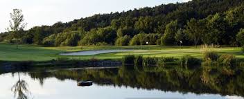 Located in hausen, this vacation home is 0.9 mi (1.5 km) from oberaula golfclub and within 9 mi (15 km) of steinwaldstadion and neukirchen museum. Golfclub Oberaula Schloss Hausen Golfplatz Oberaula Exklusiv Golfen