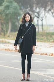 Woman Black Jeans And Brown Boots Women S Black Coat Grey Turtleneck Black Skinny Jeans Brown Leather Chelsea Boots Fashion Chelsea Boots Outfit Brown Chelsea Boots Outfit