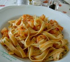 Le tagliatelle ai porcini e gamberi è il tipico piatto denominato mari e monti per la presenza di funghi e pesce. Tagliatelle Ai Gamberi Pasti Italiani Tagliatelle Idee Alimentari