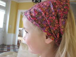 Foulard bandana tuto language:fr : Burda Je T Aurai Smichkine