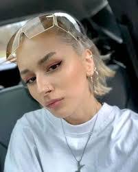 Martha Lamm's Instagram, Twitter & Facebook