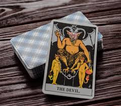 Según la mística del tarot, el arcano número 15, el diablo, está asociado con: El Diablo En El Tarot Que Significa Combinaciones Magicolom