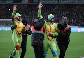 Off the pitch daily 3.223 views3 year ago. Ninja Turtles Bestormen Het Veld Bij Psg Voor Mbappe Video Sportnieuws