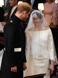 La robe de mariée de meghan markle, par clare weight keller pour givenchy. Le Prince Harry Et Meghan Markle En Robe De Mariee Givenchy Duc Et Duchesse De Sussex En La Chapelle St George Au Chateau De Windsor Apres Leur Mariage Le Purepeople