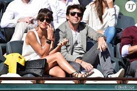 Une quatrième femme témoigne contre lui. Patrick Bruel Son Couple Avec Caroline Et Son Divorce Avec Amanda Sthers Terrafemina